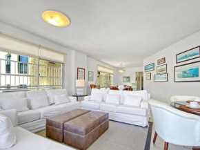 Spacious 4 bedrooms Beach Front Pitangueiras